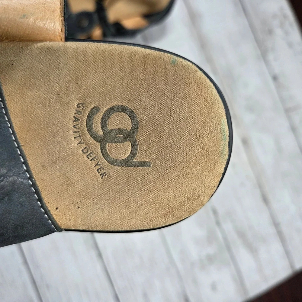 Gravity Defyer Sandals‎ Women 11 Black TB7034 Leather Medallion Strappy Wedge